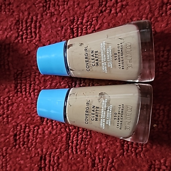 Lot of 2 Covergirl Liquid Foundation - Picture 1 of 3